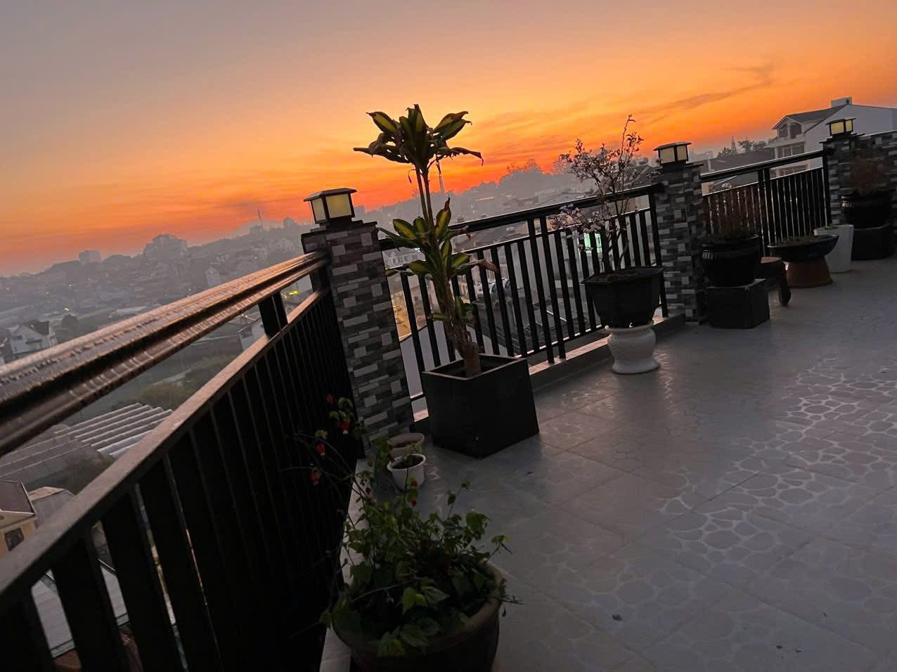 GIẢM GIÁ BÁN GẤP NHÀ ĐƯỜNG THÔNG THIÊN HỌC THÍCH HỢP LÀM HOMESTAY ĐÀ LẠT GIÁ 10.5 TỶ - Ảnh 3